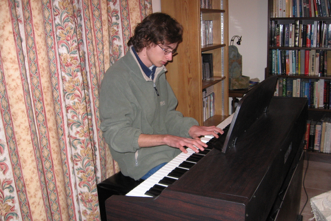 Tm plays his new Kawai digital piano